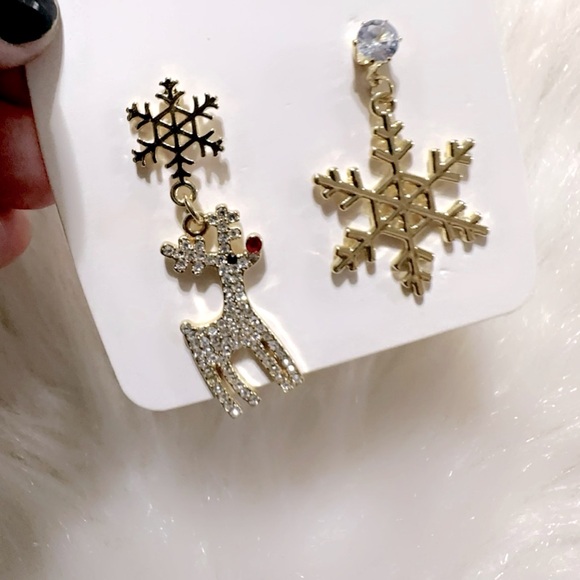 New Jewelry Christmas Earrings Deer Snowflake Super cute!! - Picture 3 of 3